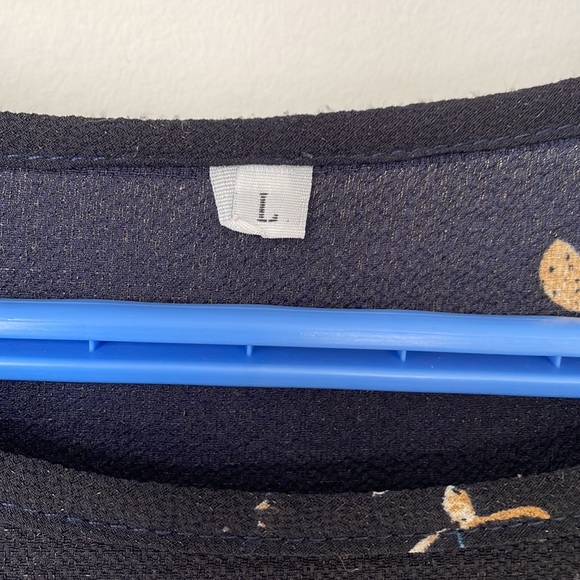 Floral short sleeved blouse. - Picture 2 of 4